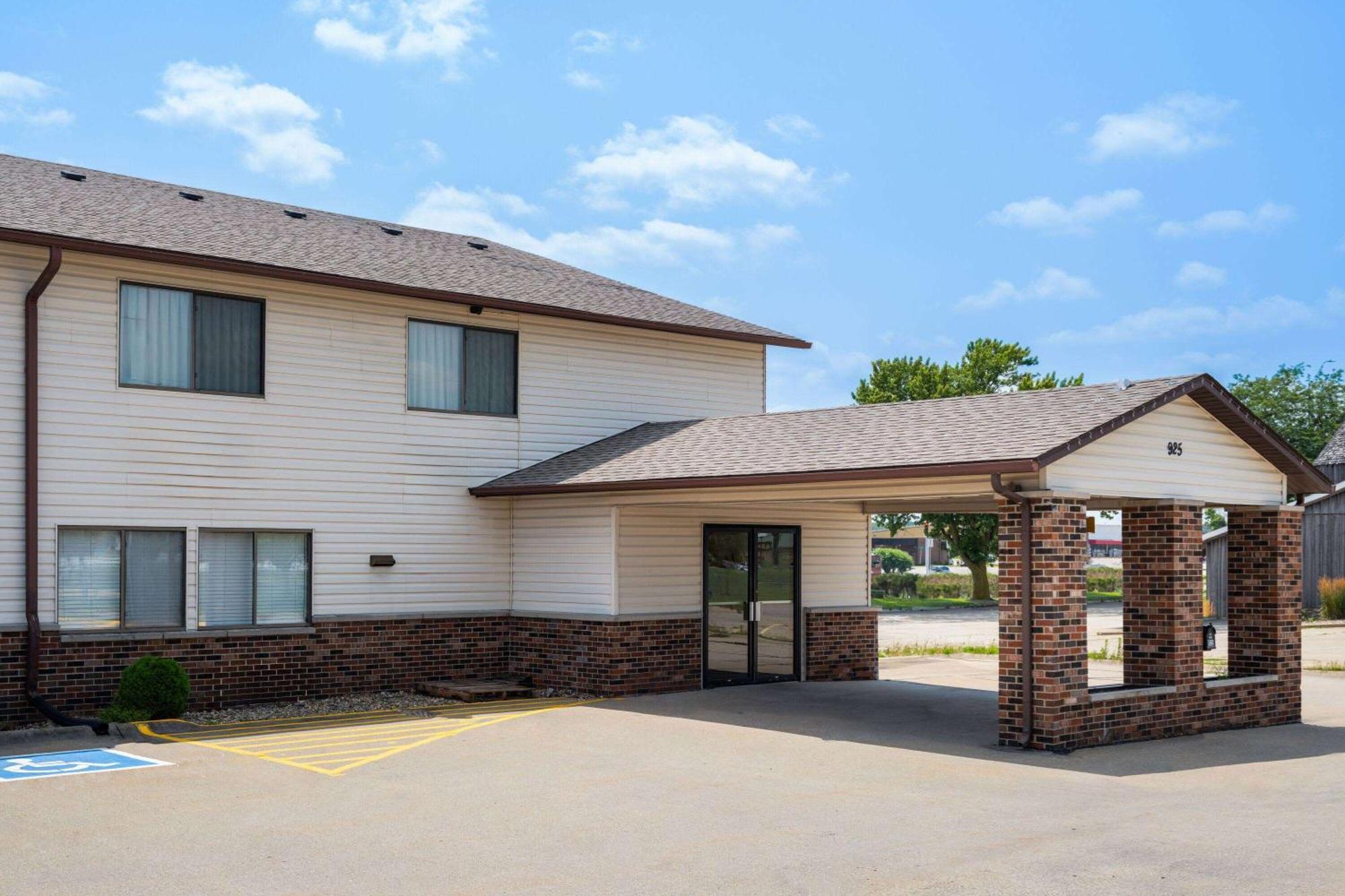 スーパー 8 バイ ウインダム ダイアーズビル Dyersville エクステリア 写真